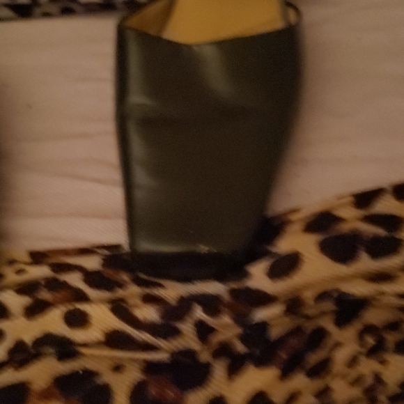 Two Liz Claiborne heels - Picture 14 of 16